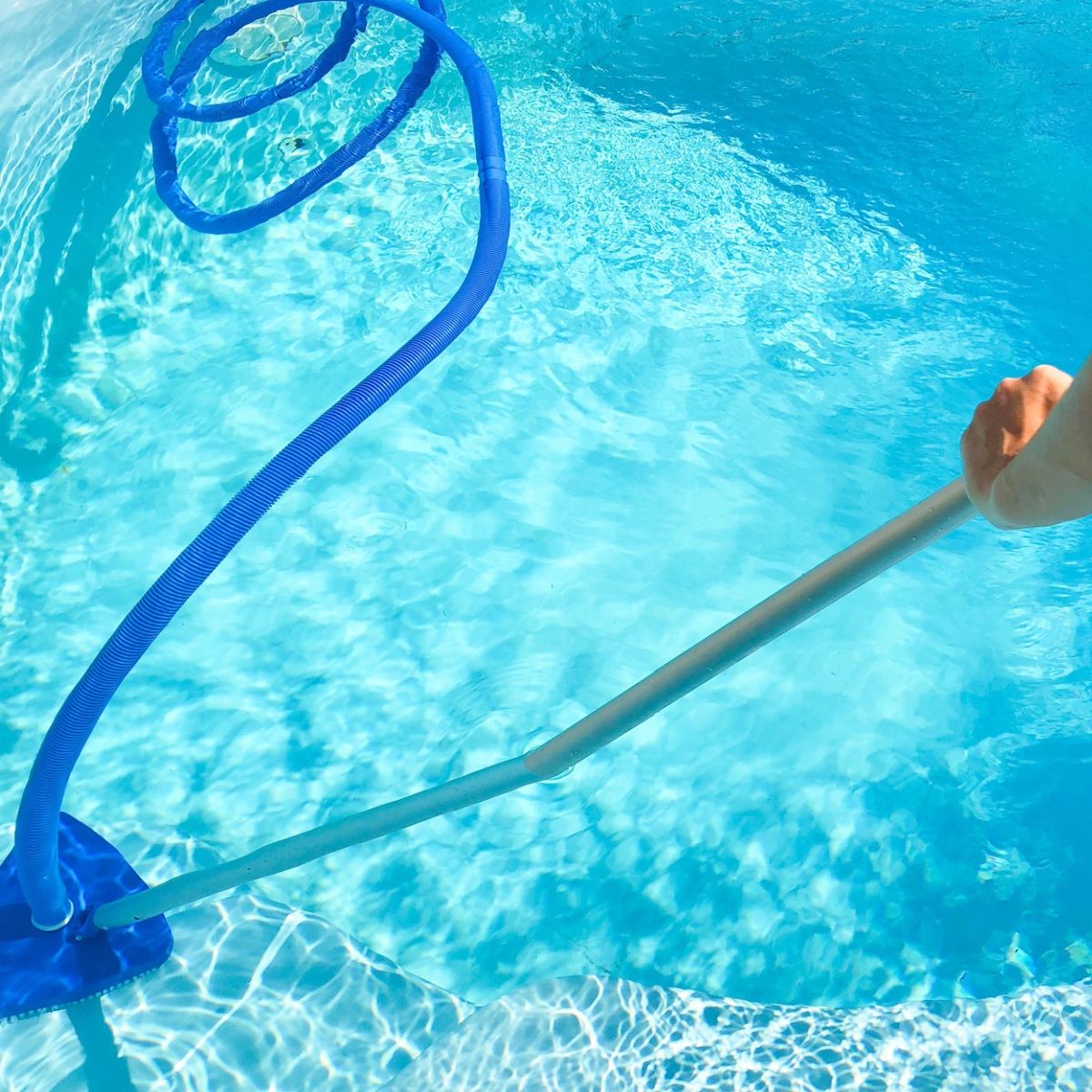 Houston pool cleaning services for your home